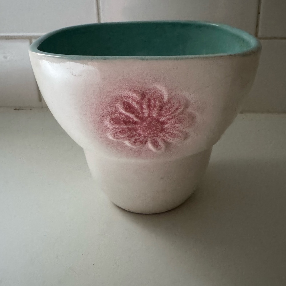 Vintage Hull pottery planter 425
